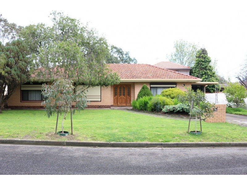 12 Silverdale Crescent, Bellevue Heights SA 5050