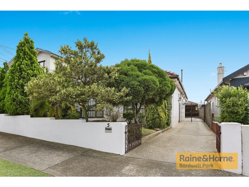 5 Larkhall Avenue, Earlwood NSW 2206