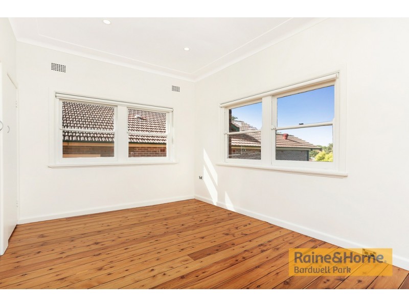 32 Prince Edward Avenue, Earlwood NSW 2206