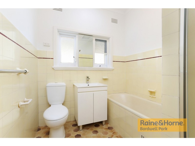 32 Prince Edward Avenue, Earlwood NSW 2206