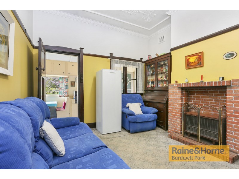 8 Fauna Street, Earlwood NSW 2206