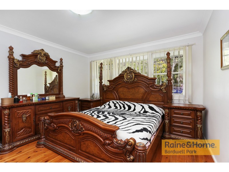 54 Rex Road, Georges Hall NSW 2198