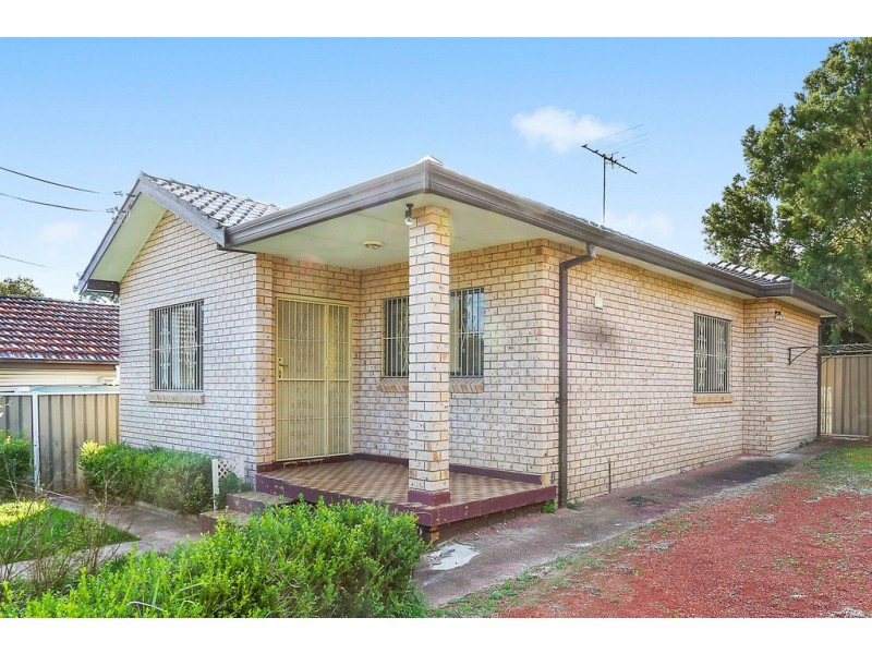 1 Hilltop Street, Kingsgrove NSW 2208
