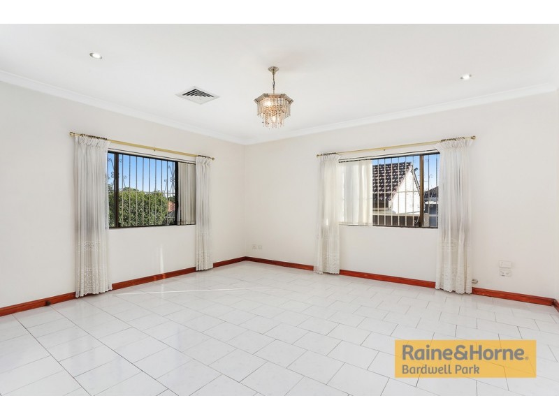 1 Hilltop Street, Kingsgrove NSW 2208