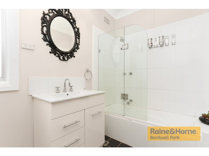 17 Moona Road, Kirrawee NSW 2232
