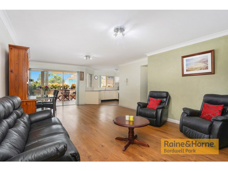 2/1 Hillview Street, Roselands NSW 2196