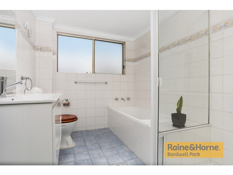 2/1 Hillview Street, Roselands NSW 2196