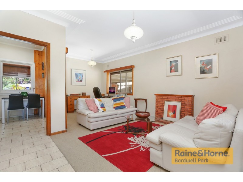 2 Paris Avenue, Earlwood NSW 2206