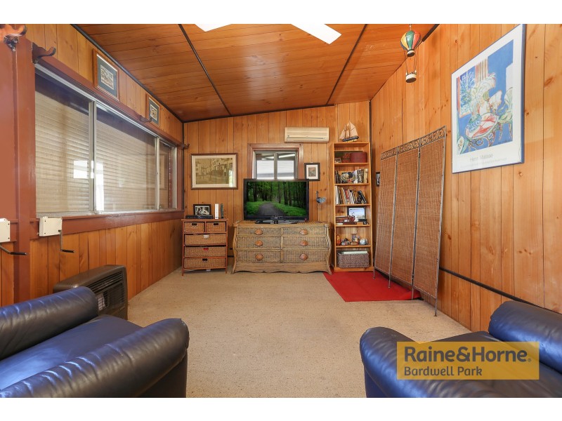 2 Paris Avenue, Earlwood NSW 2206