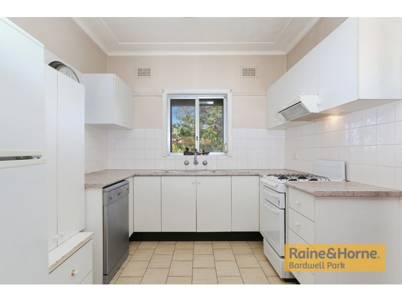 2 Paris Avenue, Earlwood NSW 2206