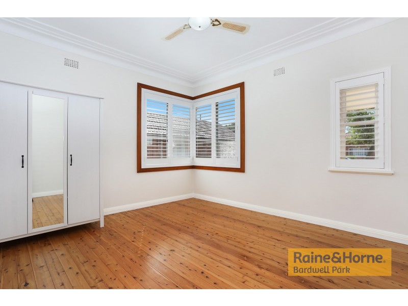 6 Nichols Avenue, Beverly Hills NSW 2209