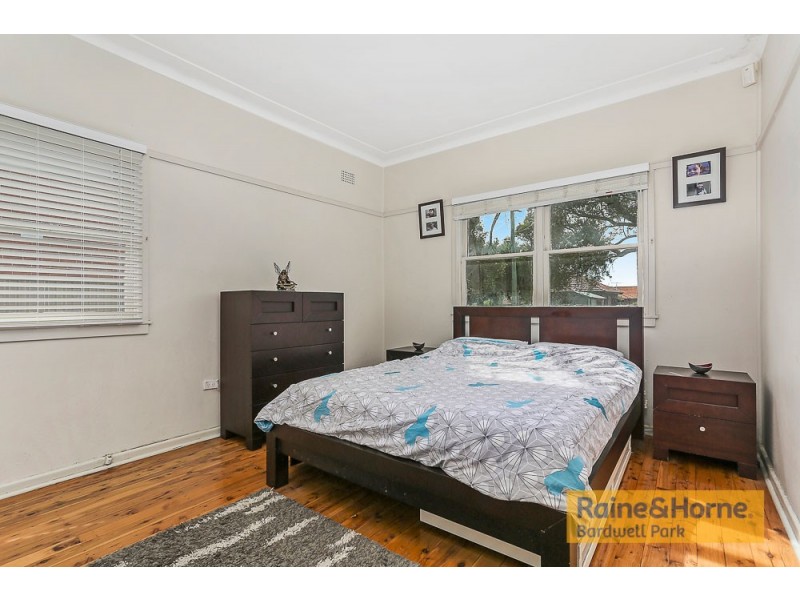 2 Kiewarra Street, Kingsgrove NSW 2208