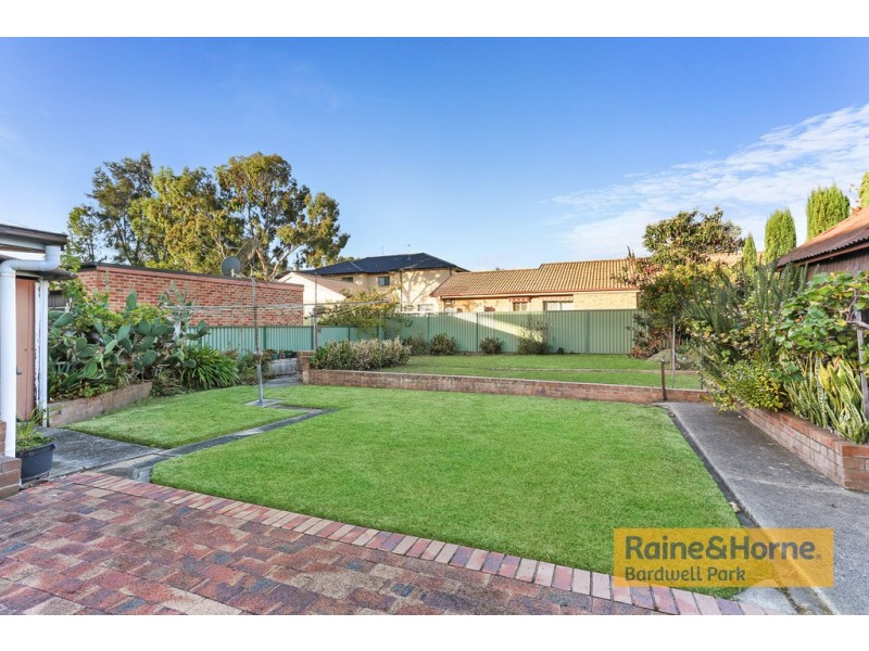6 Roy Street, Kingsgrove NSW 2208