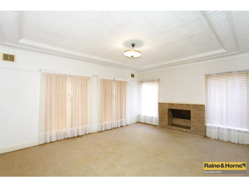 1 Lapis Crescent, Bardwell Valley NSW 2207