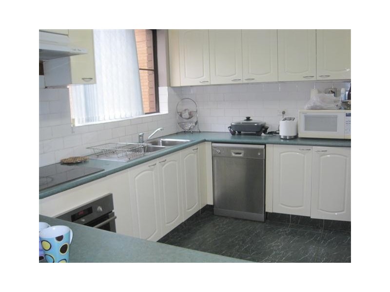 3/2-4 Hampton Court Rd, Carlton NSW 2218