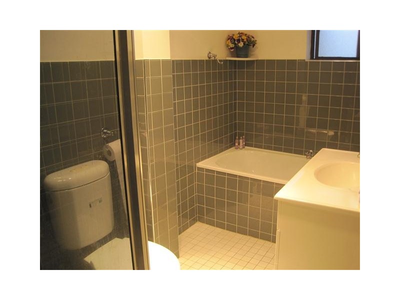 3/2-4 Hampton Court Road, Carlton NSW 2218