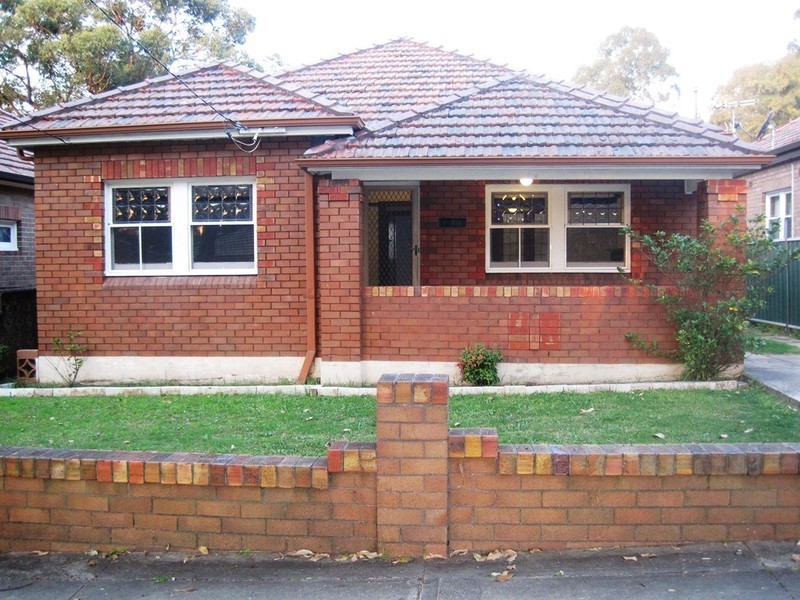 118 Caroline Street, Kingsgrove NSW 2208