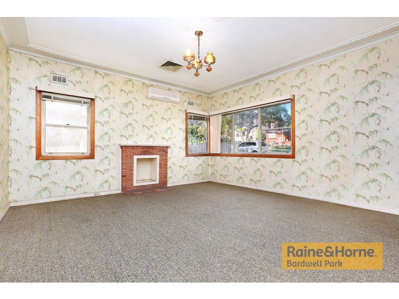 25 Dunkirk Avenue, Kingsgrove NSW 2208