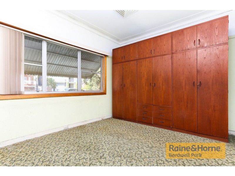 25 Dunkirk Avenue, Kingsgrove NSW 2208