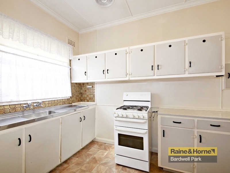 3 Glamis Street, Kingsgrove NSW 2208