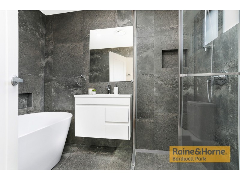 1/8 Flinders Road, Earlwood NSW 2206