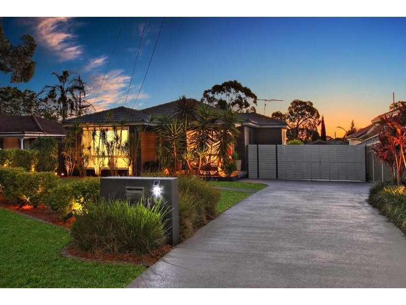 9 APEX AVENUE, Picnic Point NSW 2213