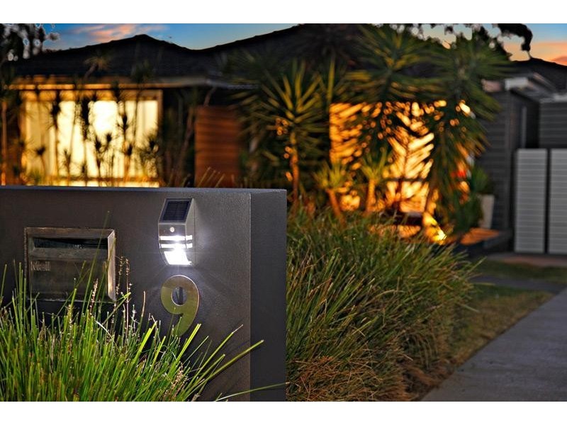 9 APEX AVENUE, Picnic Point NSW 2213