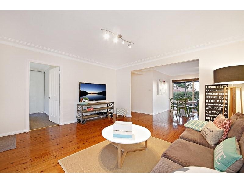 9 APEX AVENUE, Picnic Point NSW 2213