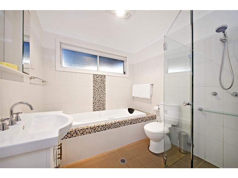 9 APEX AVENUE, Picnic Point NSW 2213