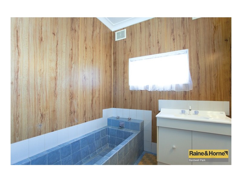 1 Lapis Crescent, Bardwell Valley NSW 2207