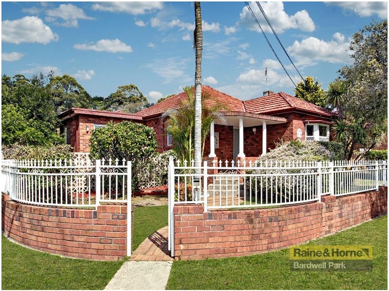 29 Vivienne Street, Kingsgrove NSW 2208
