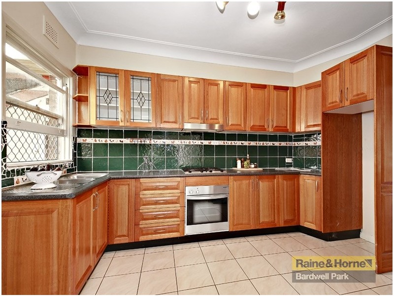 29 Vivienne Street, Kingsgrove NSW 2208