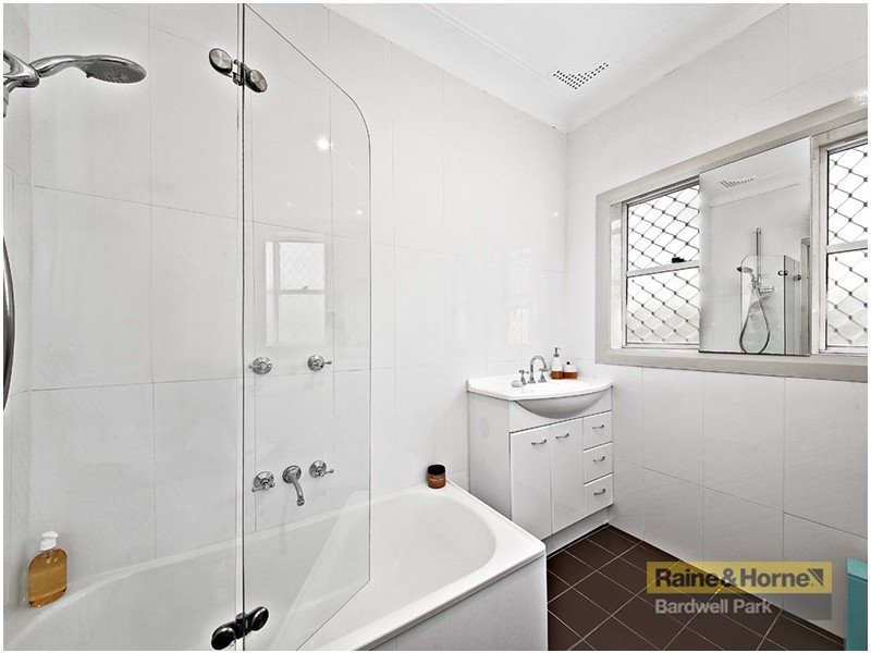 29 Vivienne Street, Kingsgrove NSW 2208