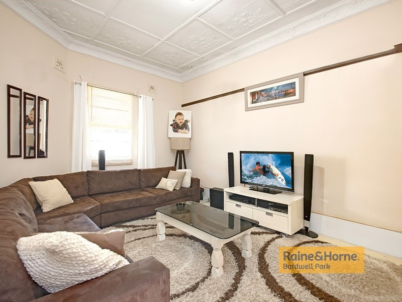 19 Banks Road, Earlwood NSW 2206