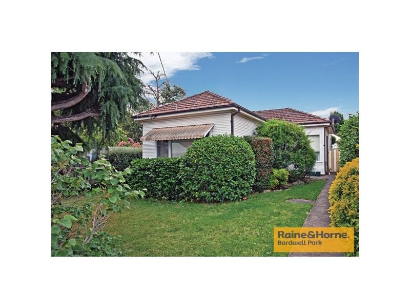 4 Pineview Avenue, Roselands NSW 2196