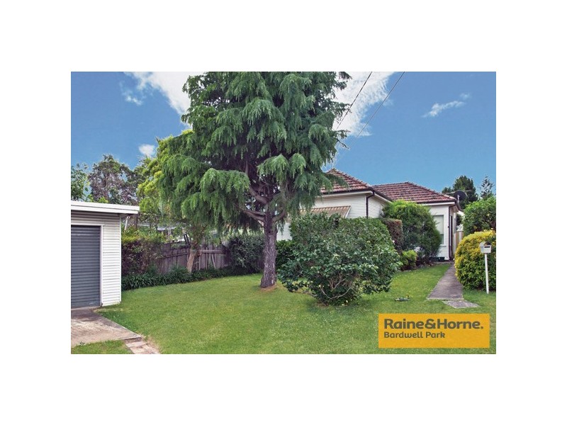 4 Pineview Avenue, Roselands NSW 2196