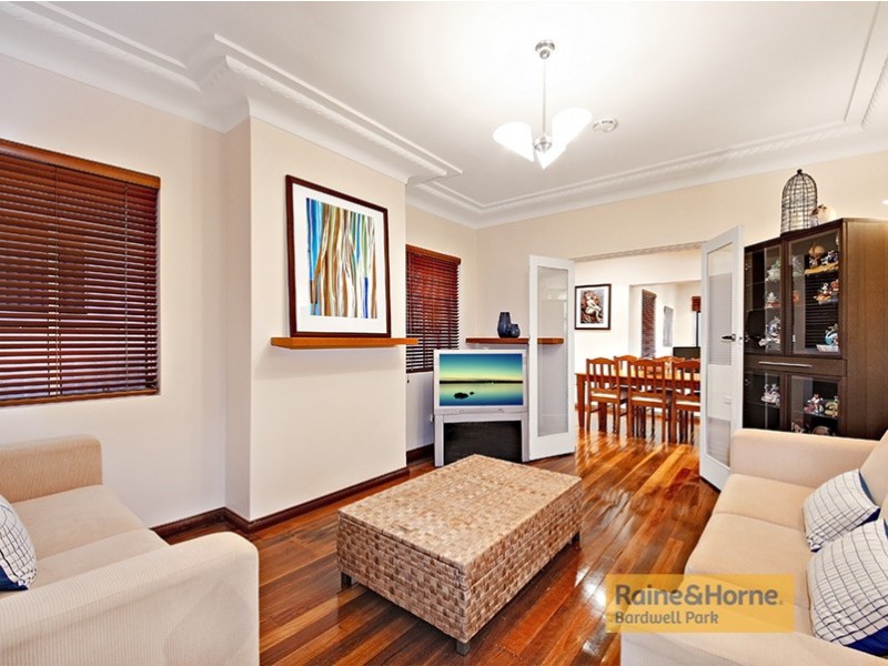 15 Simmons Road, Kingsgrove NSW 2208