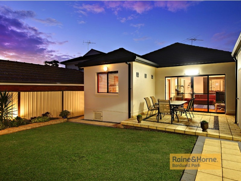15 Simmons Road, Kingsgrove NSW 2208