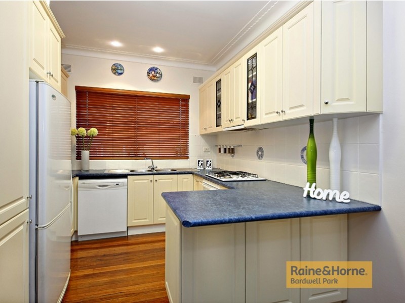 15 Simmons Road, Kingsgrove NSW 2208