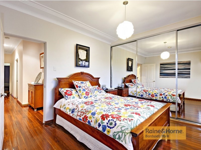 15 Simmons Road, Kingsgrove NSW 2208