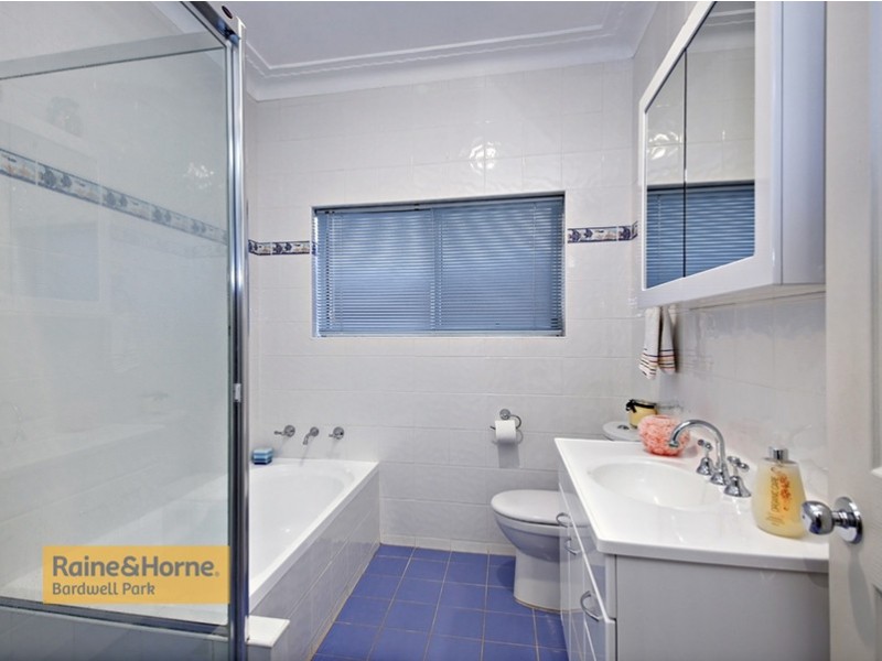 15 Simmons Road, Kingsgrove NSW 2208