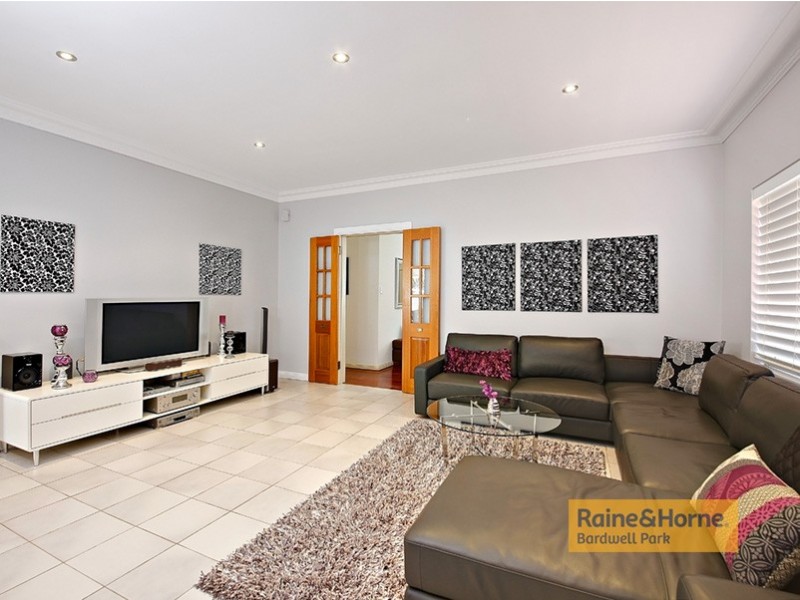 12 Kiewarra Street, Kingsgrove NSW 2208