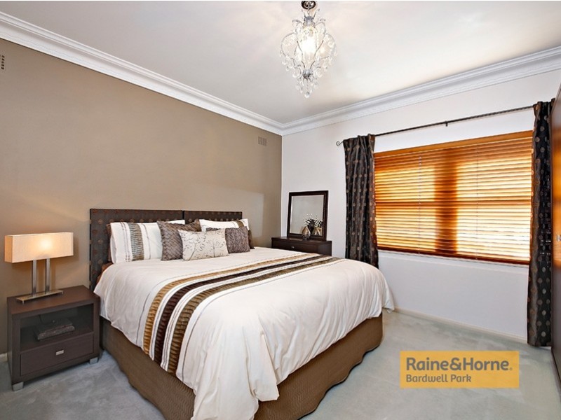 12 Kiewarra Street, Kingsgrove NSW 2208