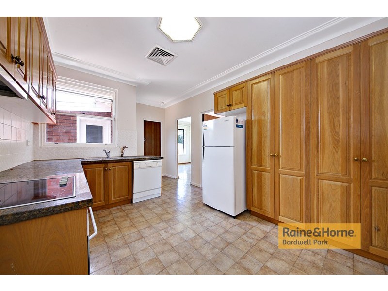 8 Gregory Crescent, Beverly Hills NSW 2209
