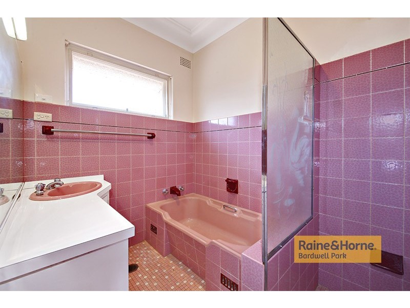 8 Gregory Crescent, Beverly Hills NSW 2209