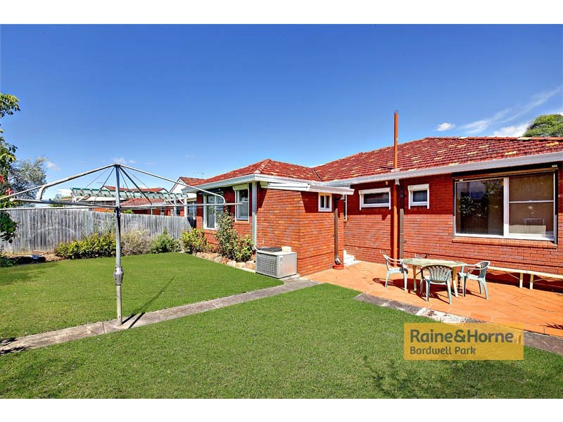 8 Gregory Crescent, Beverly Hills NSW 2209