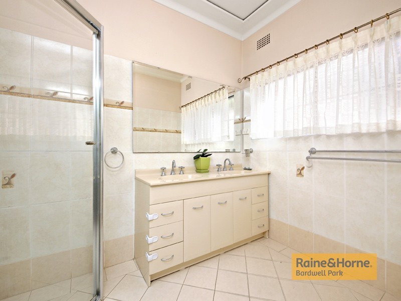 25 Carrisbrook Avenue, Bexley North NSW 2207