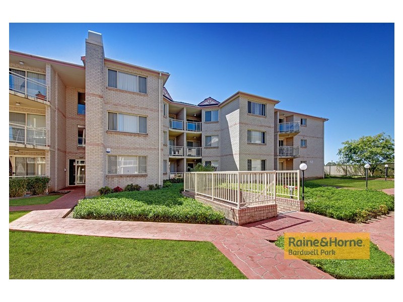 1 Hillview Street, Roselands NSW 2196