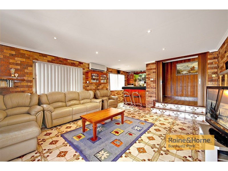 19 Simmons Road, Kingsgrove NSW 2208