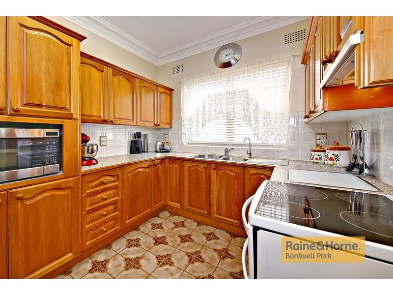 19 Simmons Road, Kingsgrove NSW 2208